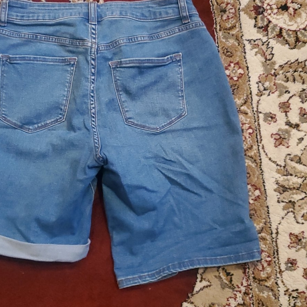 Jean short - Picture 3 of 4